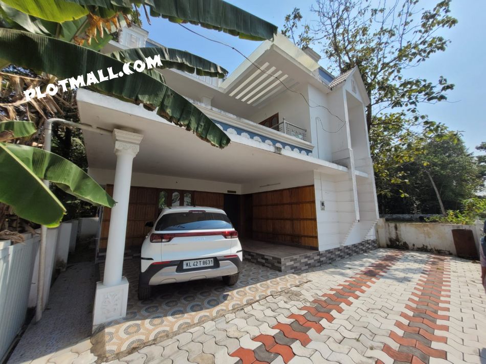 6.150 Cent House / Villa for Sale at Aluva Budget - 6000000 Total