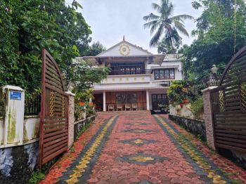65 Cent House / Villa for Sale at Kothanalloor Budget - 25000000 Total
