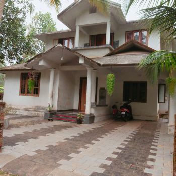 10 Cent House / Villa for Sale at Peruvayal Budget - 7500000 Total