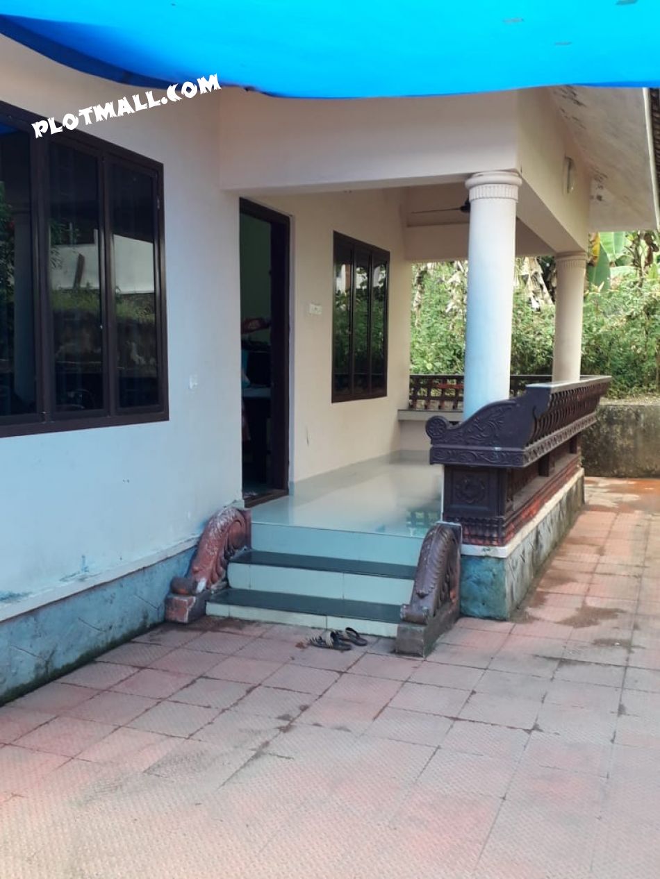 6.5 Cent House / Villa for Sale at Pramadam Budget - 3000000 Total